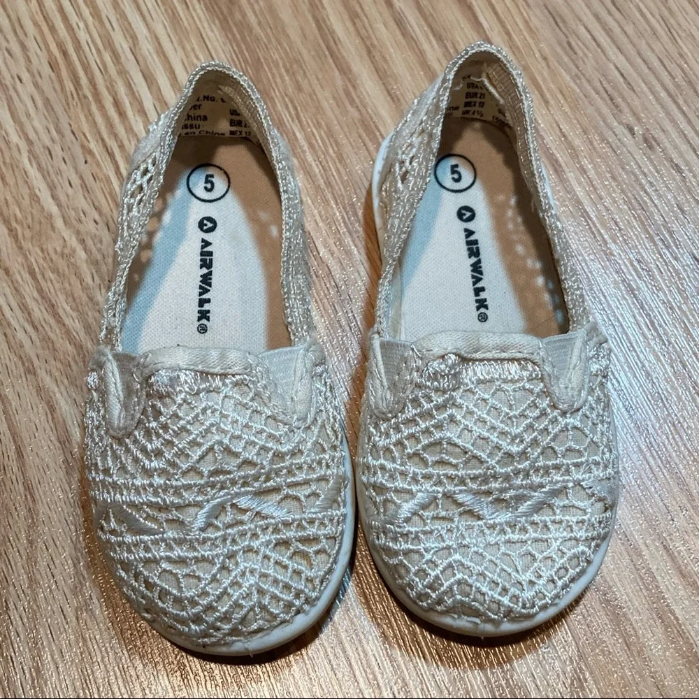 Airwalk Toddler Girls Size 5 Cream Crochet Lace Slip On Shoes Flats Cream